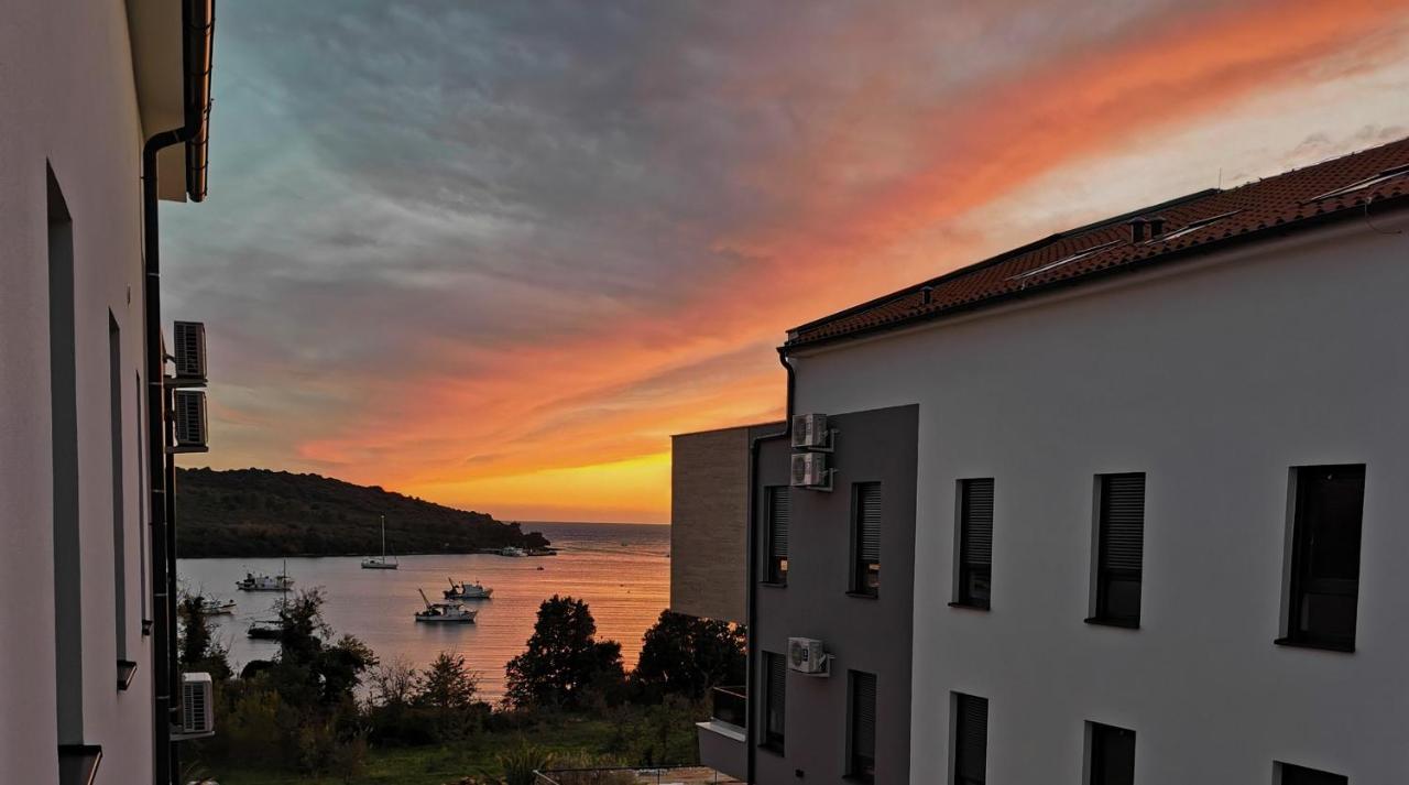 Black Pearl - Luxury Seaside App With Pool & Bbq, Istra Banjole Zewnętrze zdjęcie