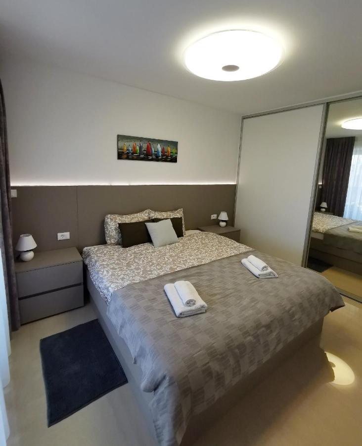 Black Pearl - Luxury Seaside App With Pool & Bbq, Istra Banjole Zewnętrze zdjęcie