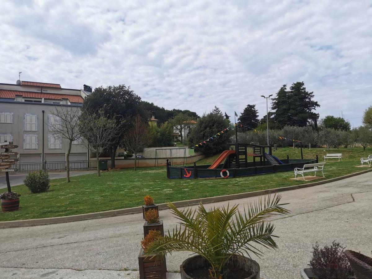 Black Pearl - Luxury Seaside App With Pool & Bbq, Istra Banjole Zewnętrze zdjęcie